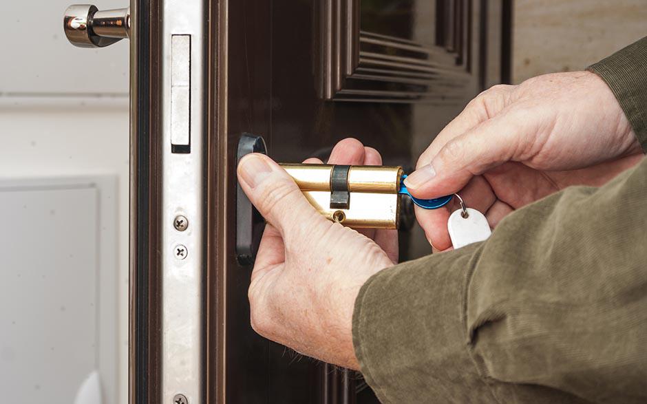 techniciens qualifiés serrurier ouverture de porte Alfortville